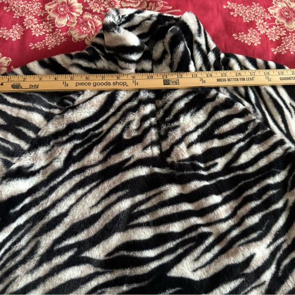 Calvin Klein Performance Zebra Print Fuzzy Half Zip Pull-Over Jacket Size M - Picture 9 of 11